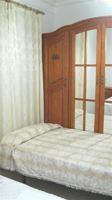 Pension Iglesias サラゴサ 部屋 写真