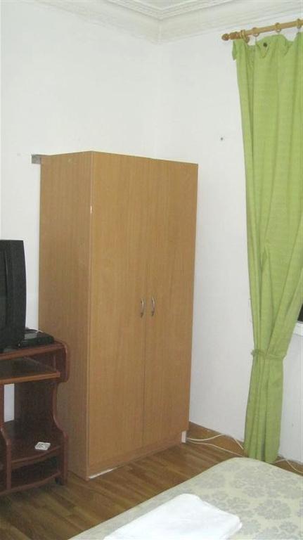 Pension Iglesias サラゴサ 部屋 写真